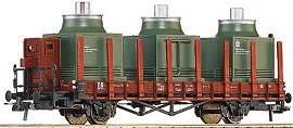 Flat car loaded with refrigeration units of &quot;VEB K Pumpen u<br /><a href='images/pictures/Roco/47045.jpg' target='_blank'>Full size image</a>